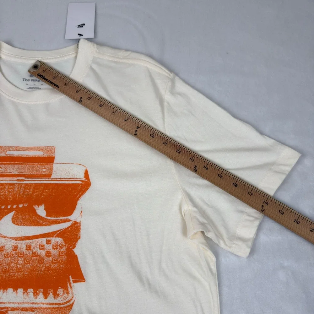 Nike Hot Waffles To Go Graphic T-Shirt Mens XL Ivory Orange HV9803-110 NEW